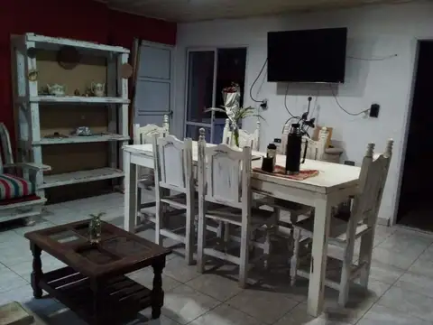 Casa 5 ambientes con 1 baño