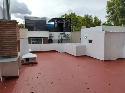 Casa al frente de 3 dormitorios con patio y terraza en españa y hospitales Rosario