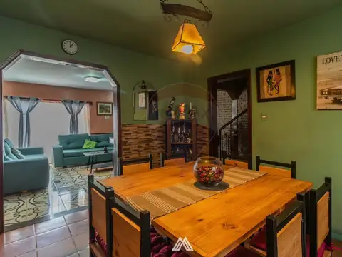 Casa en Venta con 2 cocheras