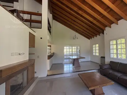 Casa en Venta con 2 cocheras