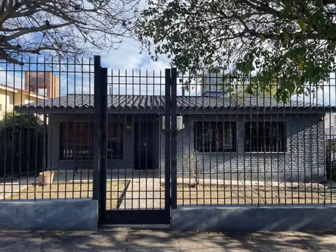 VENTA Casa 3 Dormitorios + Pileta + Quincho, en Carlos Paz con Escritura.