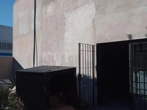 Depósito en venta - 180Mts2 - Cochera - Garín, Escobar