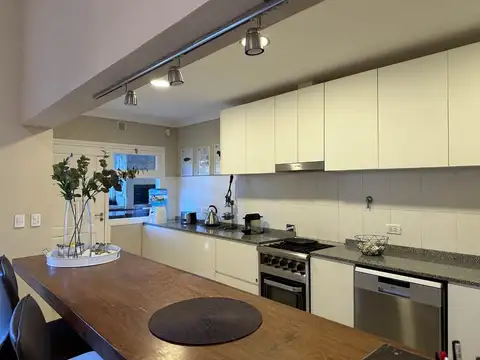 Casa 7 ambientes con 4 baños