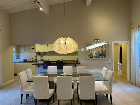 Casa en Venta en Carilo, USD 690.000