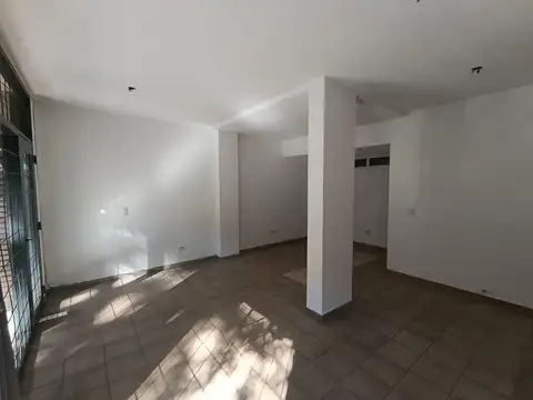 Excepcional Local en Venta en la mejor zona de Rosario Dorrego 100