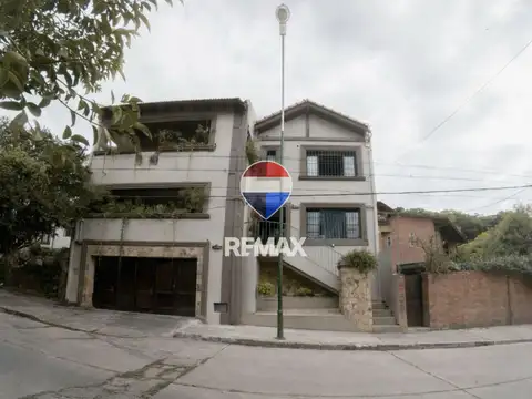 VENTA CASA 4 DORMITORIOS EN 3 CERRITOS CON PILETA