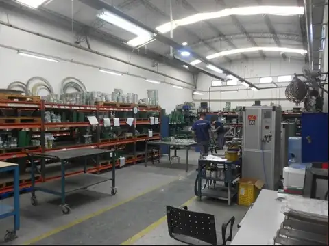 Galpon en Venta 100  mts Fondo