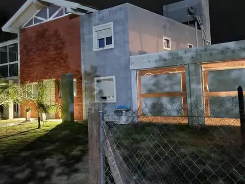 Casa en Venta con 4 cocheras