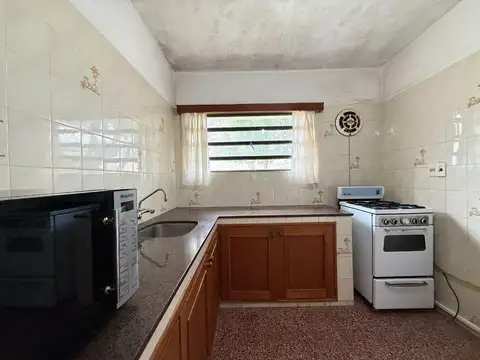 Casa 4 ambientes con 1 baño