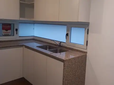 Excelente Monoambiente detalles de diseño, con balcón, cocina completa, aire acondicionado.
