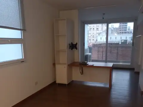 Excelente Monoambiente detalles de diseño, con balcón, cocina completa, aire acondicionado.