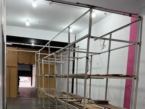 AMPLIO Local sobre Av. Nazca - 4.30 x 25 - DOBLE Altura - 2 Plantas - OPORTUNIDAD  