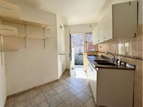 Departamento sobre Av. Perón al 200