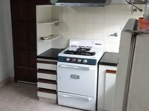 Casa 5 ambientes con 1 baño