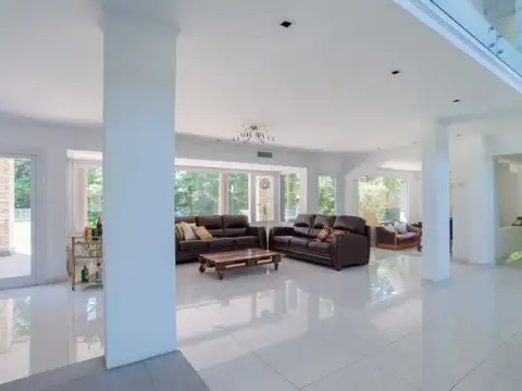 Casa 7 ambientes con 3 baños