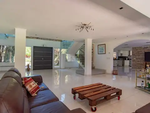 Casa en Alquiler Temporal con 2 cocheras