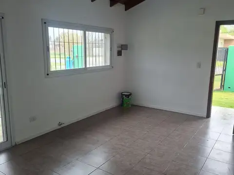 Casa 4 ambientes con 1 baño
