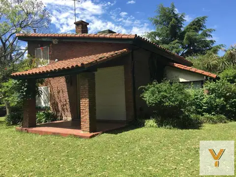 Casa en Venta con 2 cocheras