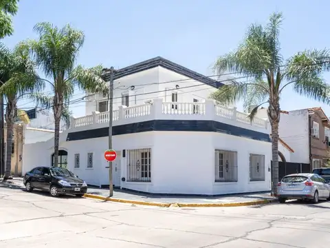 CASA 5 DORMS QUINCHO GARAJE 2AUTOS JARDÍN VICTORIA