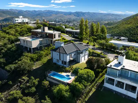 Casa 6 ambientes con 3 baños
