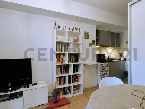 Amenábar 2400, Piso 1