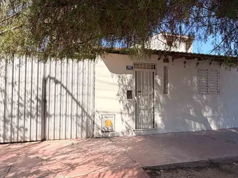 Venta Casa Pequeña en Terreno Grande Maipu