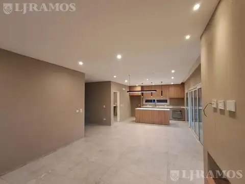 Casa 5 ambientes con 4 baños