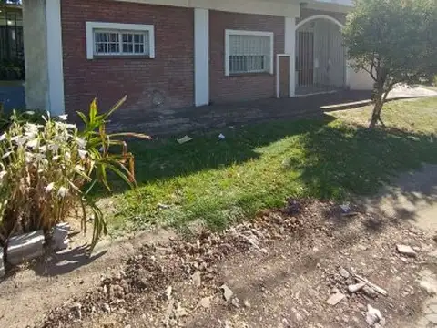 Casa en castelar en venta