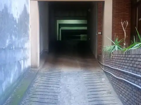 Cochera en edificio de viviendas