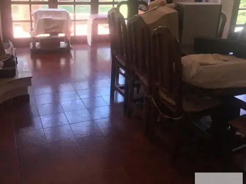 Casa en venta - 4 Dormitorios 3 Baños - 2.400Mts2 - Carlos Casares