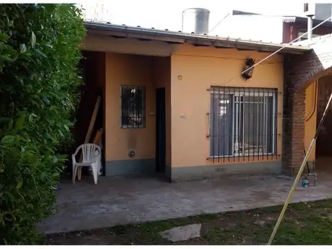 Casa 4 ambientes con 1 baño