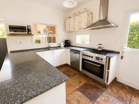 Casa en Venta con 2 cocheras