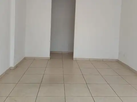 Local en Alquiler en Los Hornos, $ 600.000