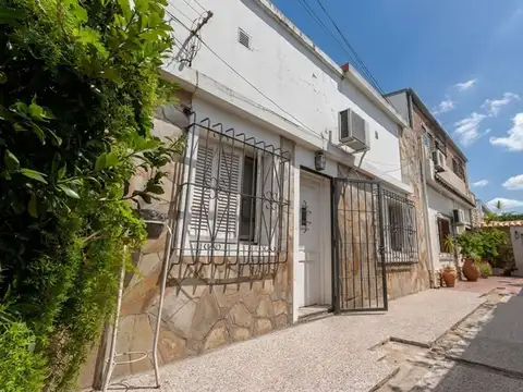 Casa interna con gran potencial y excelente patio