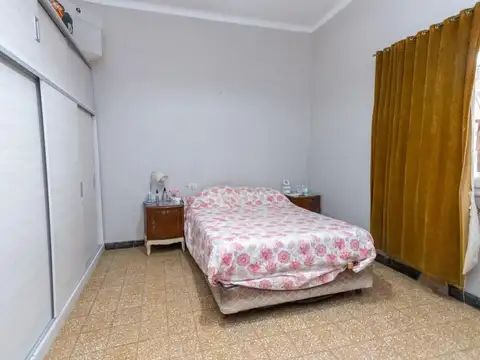 Casa interna con gran potencial y excelente patio