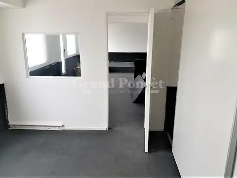 Oficina 7 Ambientes con Terraza y Antena para Radio