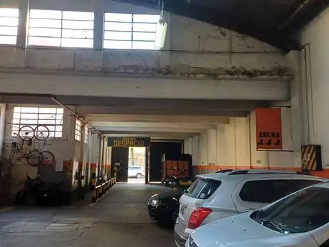 ALQUILER DEPOSITO COMERCIAL FLORES 845m2 cubiertos