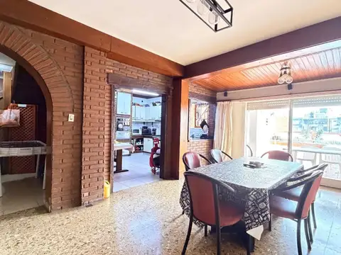 Casa 6 ambientes con 3 baños