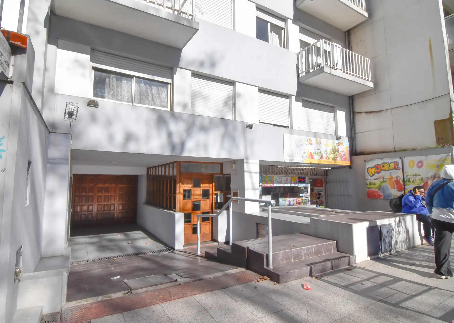Departamento 3 amb. Lateral- Apto crédito- Falucho y San Luis
