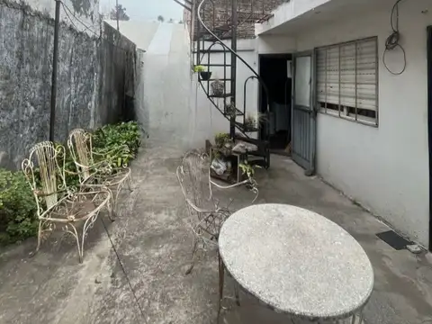 VENTA CASA DOS DORMITORIOS A REFACCIONAR