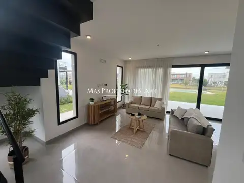 Casa en Venta en Terralagos, USD 520.000