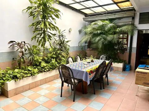 VENTA CASA 4 AMB. C/ QUINCHO PATIO TERRAZA COCHERA