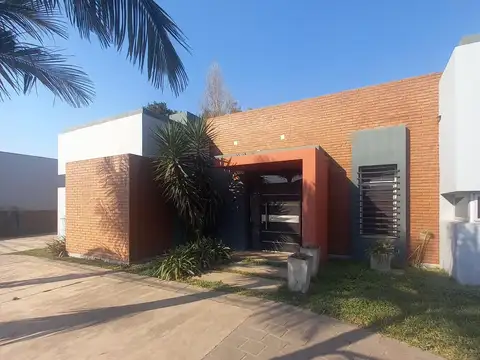 Casa 10 ambientes con 3 baños