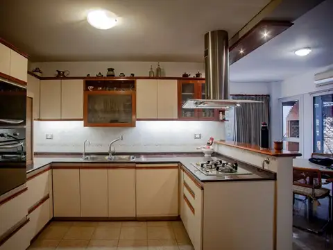 Venta| Casa 4 ambientes con cochera, patio y terraza | Villa Urquiza