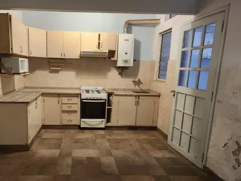 Casa en Esquina - Gran Potencial Multifamiliar o Inversión | Coghlan / Saavedra