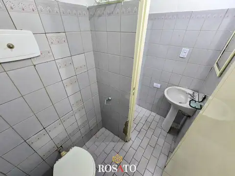 Alquiler local comercial de 30 m² en Villa Lugano, sobre importante avenida