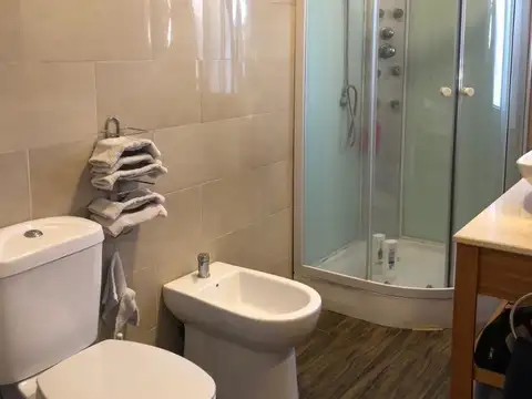 Casa en Alquiler Temporal con 5 cocheras