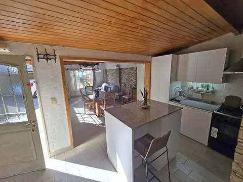 Casa 3 ambientes con 2 baños