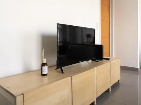 MONOAMBIENTE muy luminoso al frente, APTO PROFESIONAL en el 7°piso.