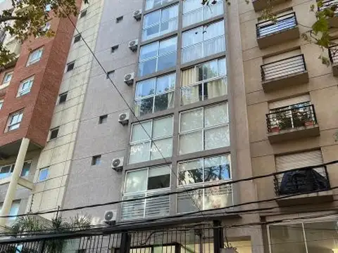 MONOAMBIENTE muy luminoso al frente, APTO PROFESIONAL en el 7°piso.